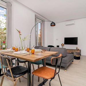 Apartment With Balconies In La Latina By Batuecas